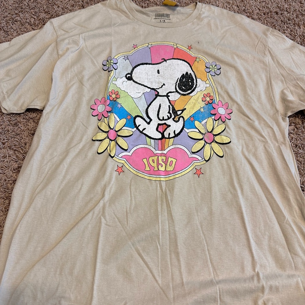 Snoopy Women’s retro T-Shirt in Cream size large